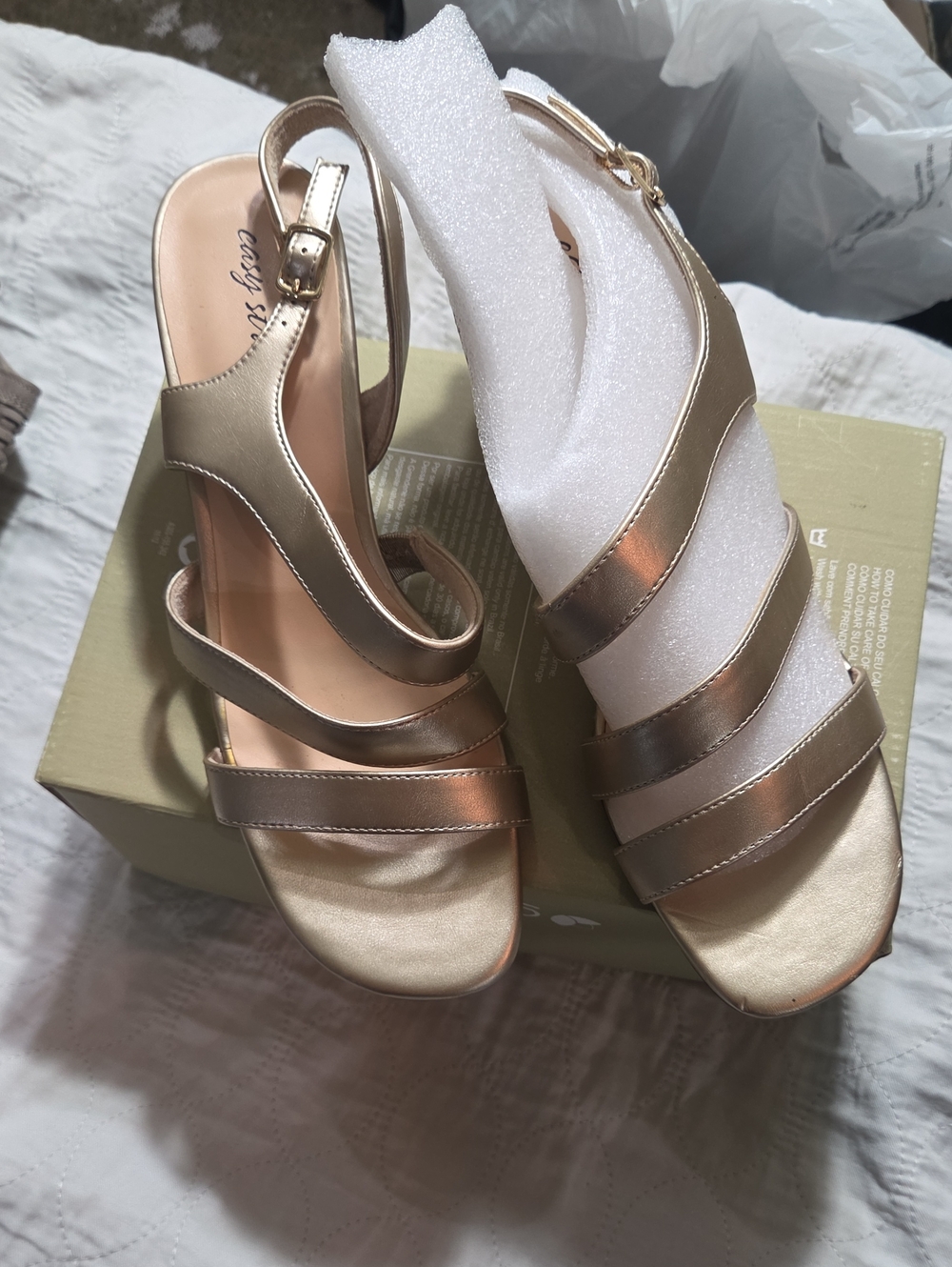 Easy Street 11 Nwt Gold